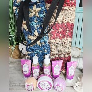 NWT Nine Piece Floral Bath & Body Gift Set With American Flag Tote Bag